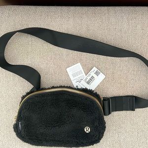 Lululemon fleece everywhere belt bag 2022